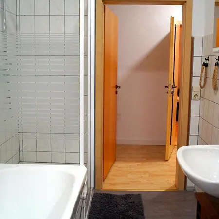 Nahe Bahnhof Und Dem Goitzschesee Apartment *